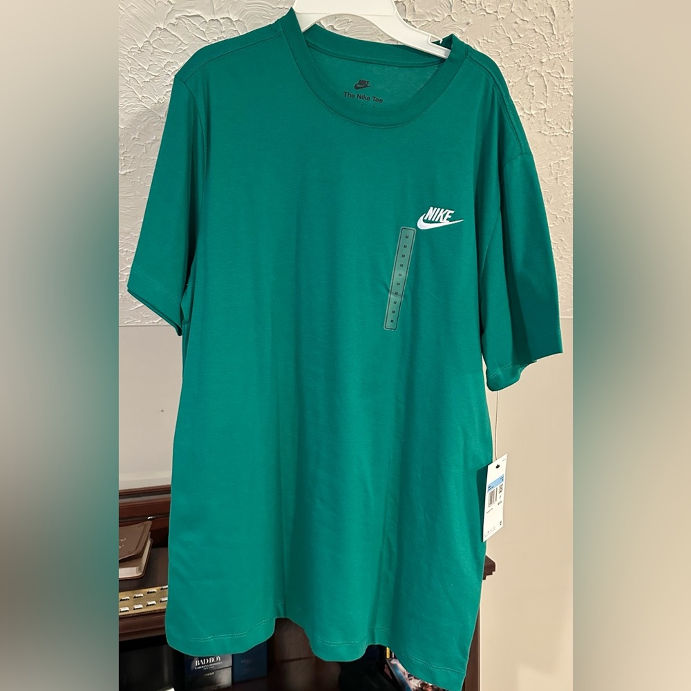 Nike Green Short Sleeve Tee with Iconic Swoosh